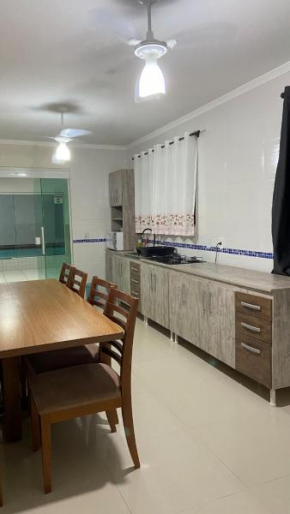 Casa com piscina em BC